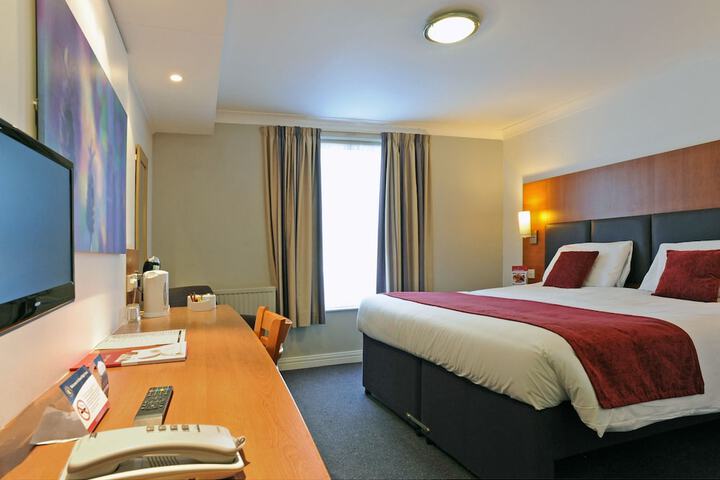 Room 4 of 55