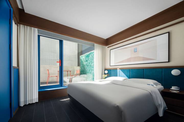 Room 16 of 25