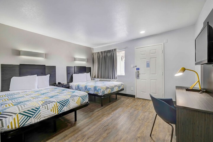 2 Double Beds (13 of 29)