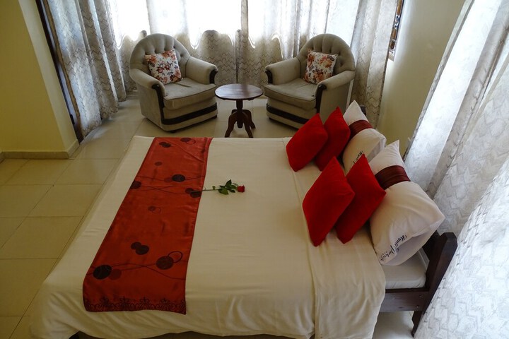 Room 12 of 104