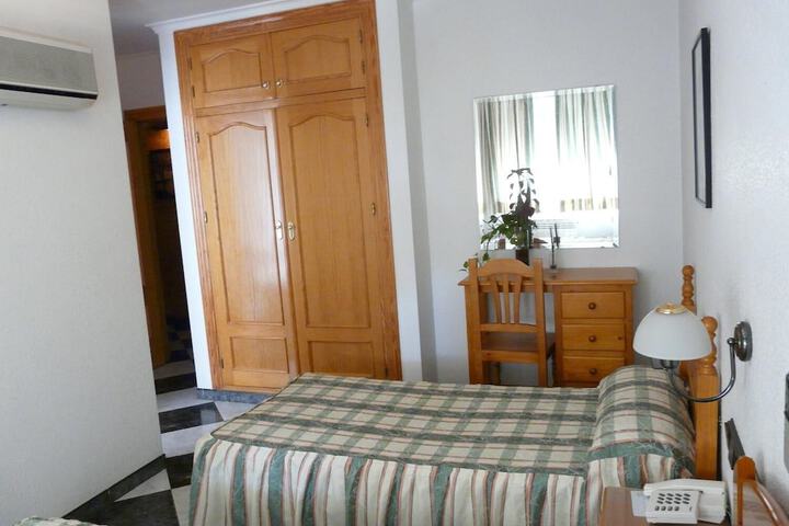 Room 9 of 41