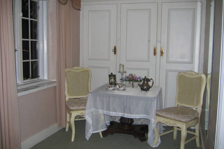 Room 12 of 27