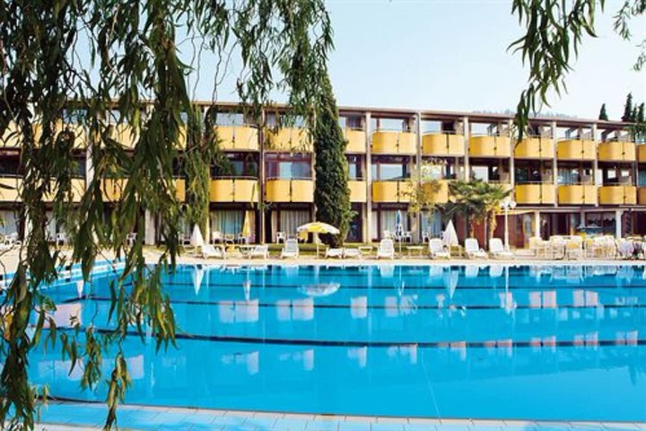 Pool Hotel