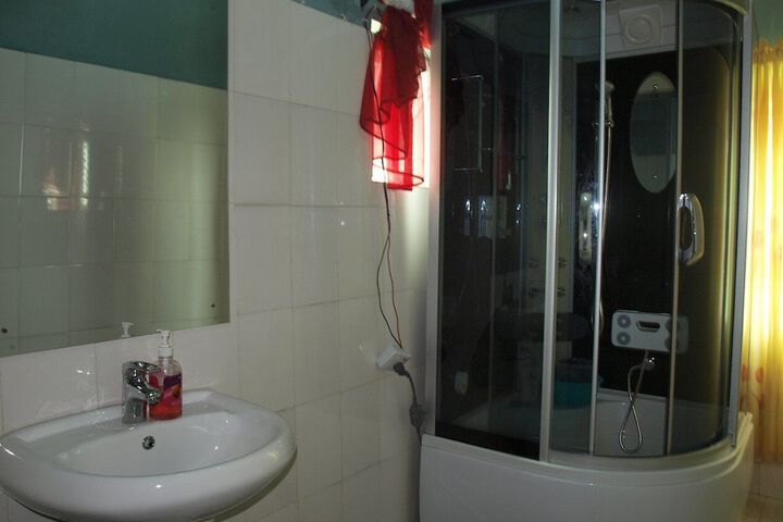 Room 11 of 25
