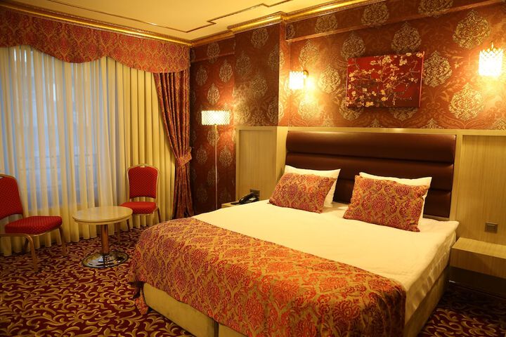 Room 6 of 44