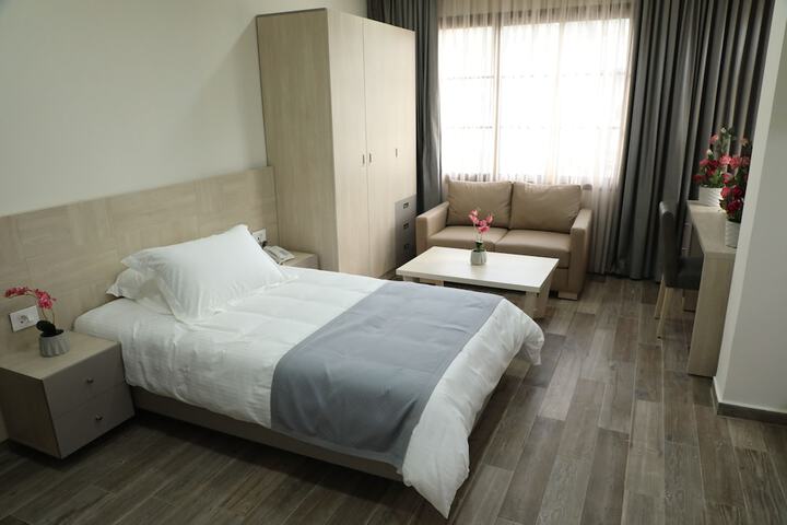 Room 16 of 36