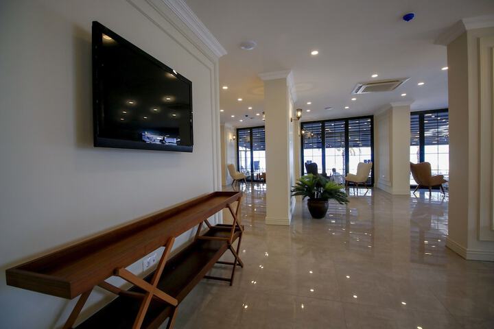 Aurasia Beach Hotel