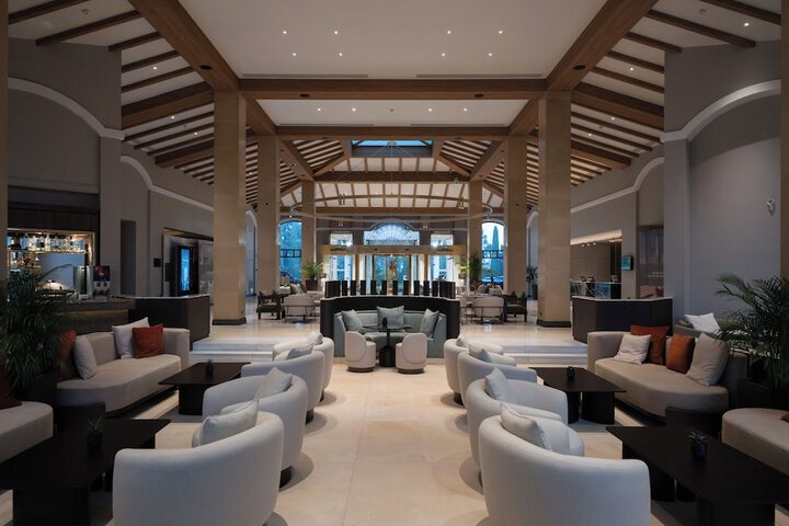 Entrance & Lobby