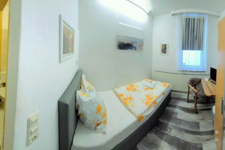 Room 3 of 39