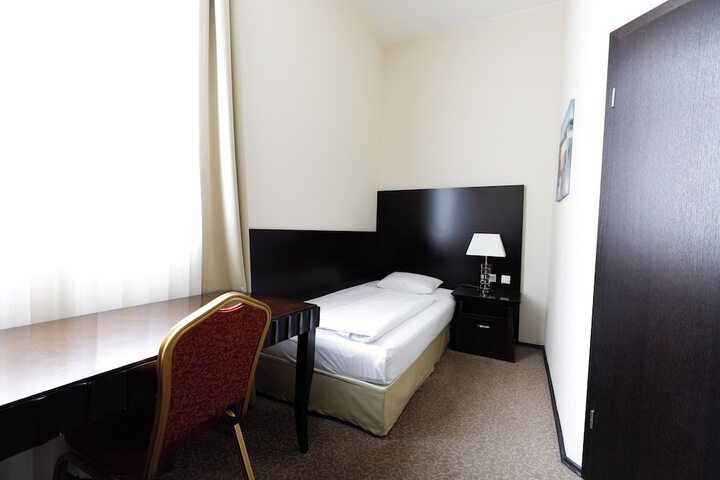 Room 15 of 40