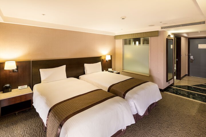 Room 9 of 39