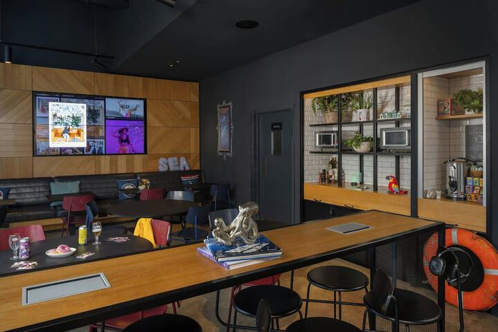 Guest Lobby