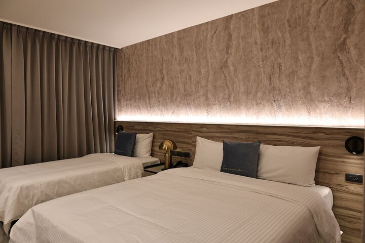 Room 13 of 22