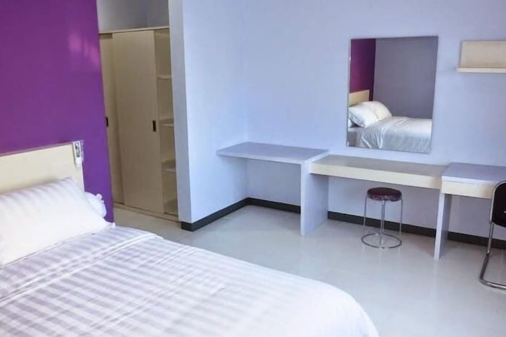 Room 4 of 25