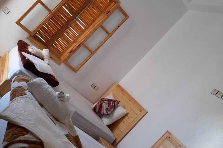 Room 9 of 20