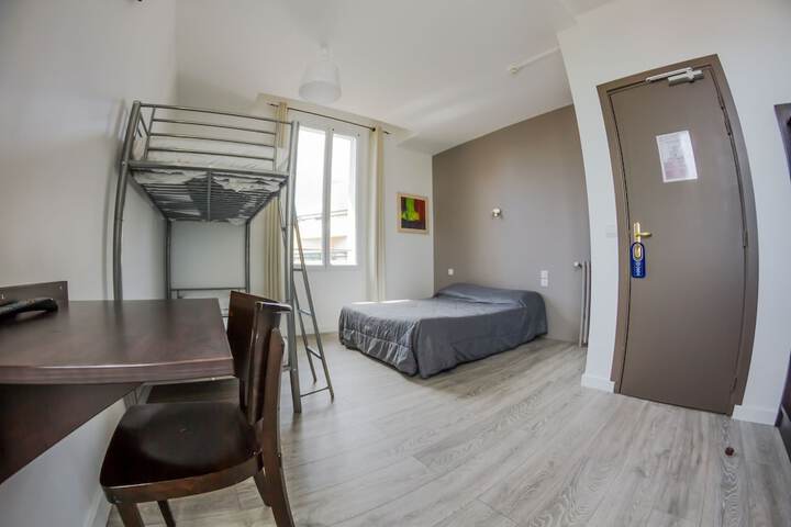 Room 3 of 32