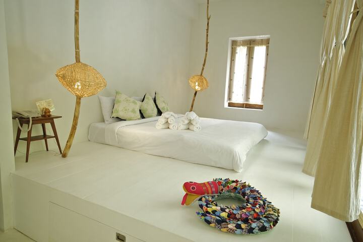 Room 4 of 242