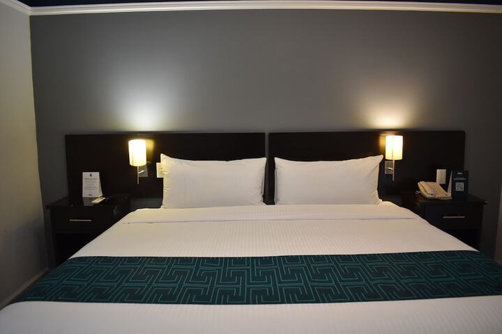 Room 32 of 166