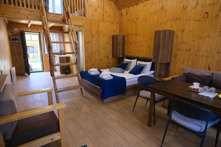 Room 10 of 94