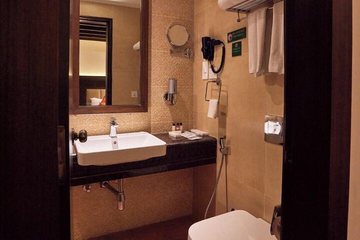 Room 43 of 118