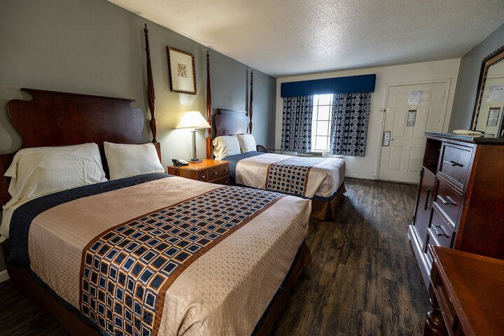 2 Double Beds (9 of 15)