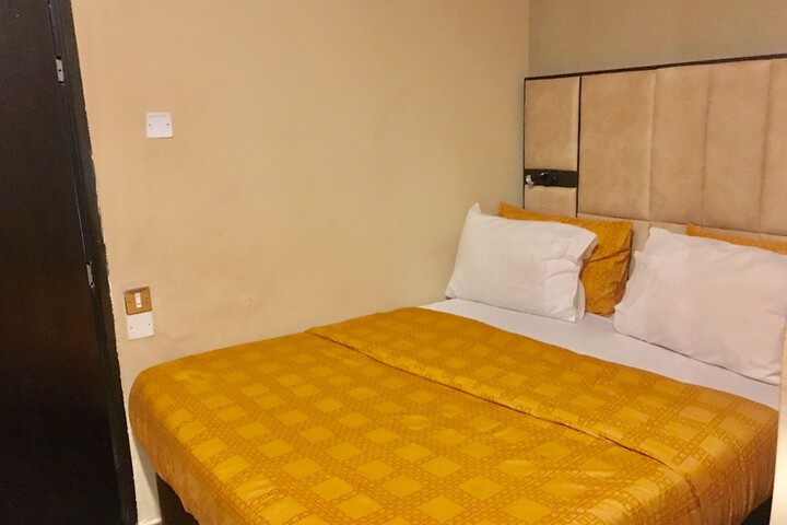Room 5 of 17