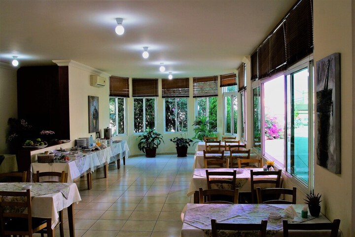 Ballroom/Hall 15 of 21