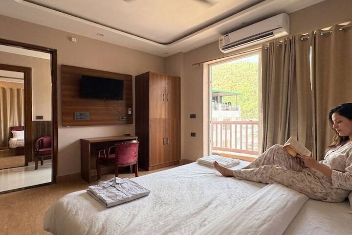 Room 10 of 25