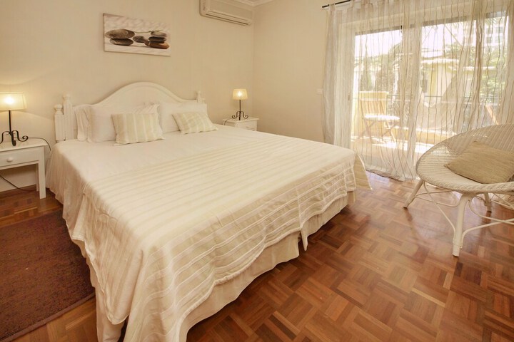 Room 3 of 43