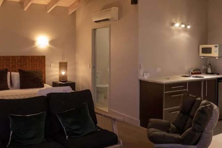 Room 4 of 28
