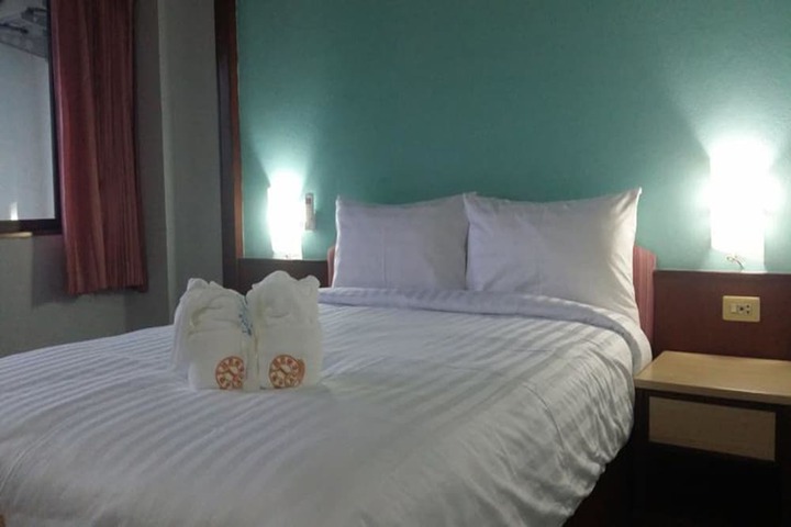 Room 9 of 18