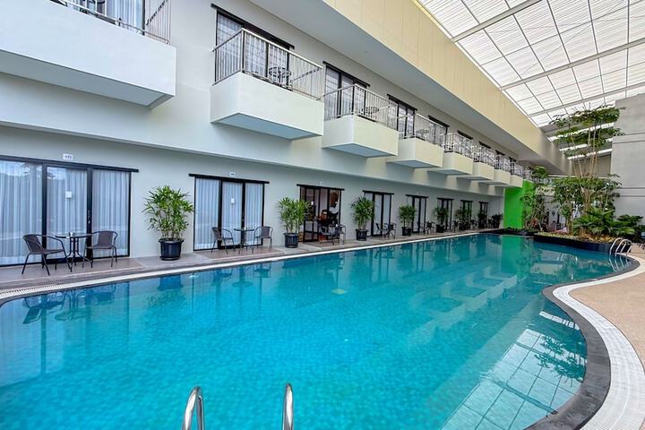 Hotel Pool