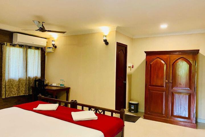 Room 6 of 83
