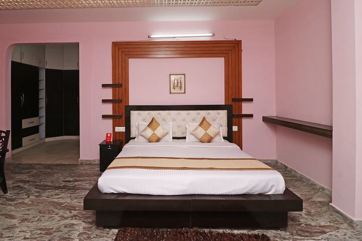 Room 9 of 17