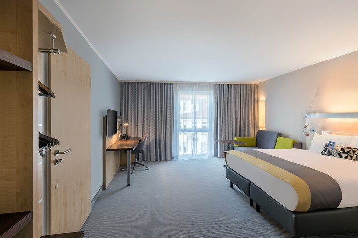 Room 5 of 39