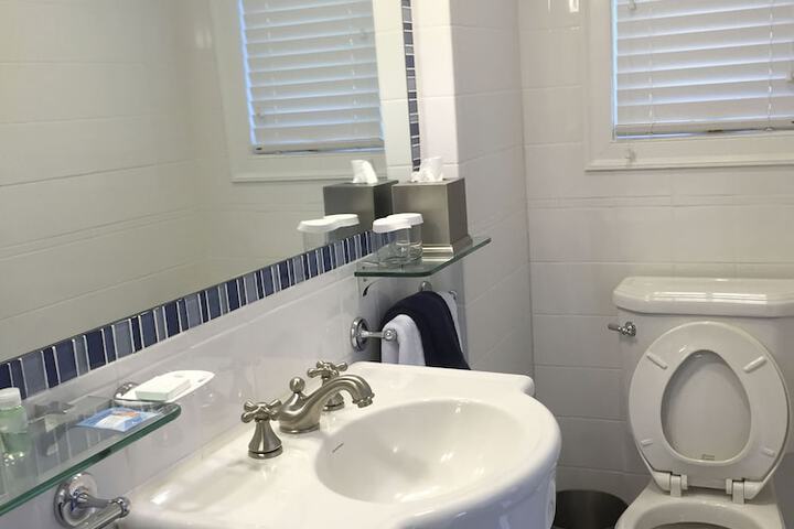 Room 12 of 12