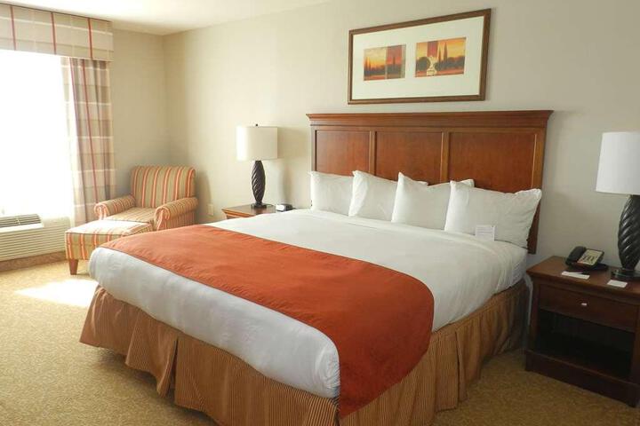 1 King Bed (10 of 10)