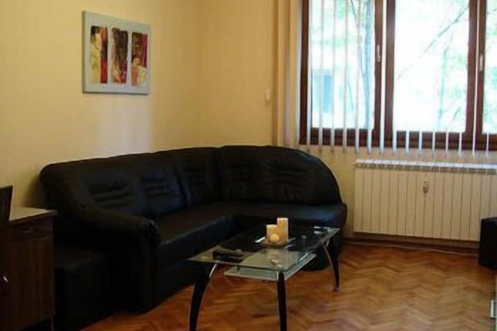 Room 10 of 13