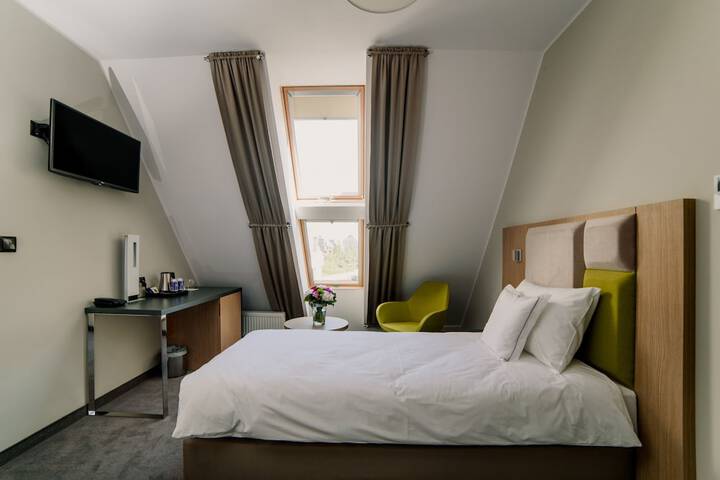 Room 10 of 113