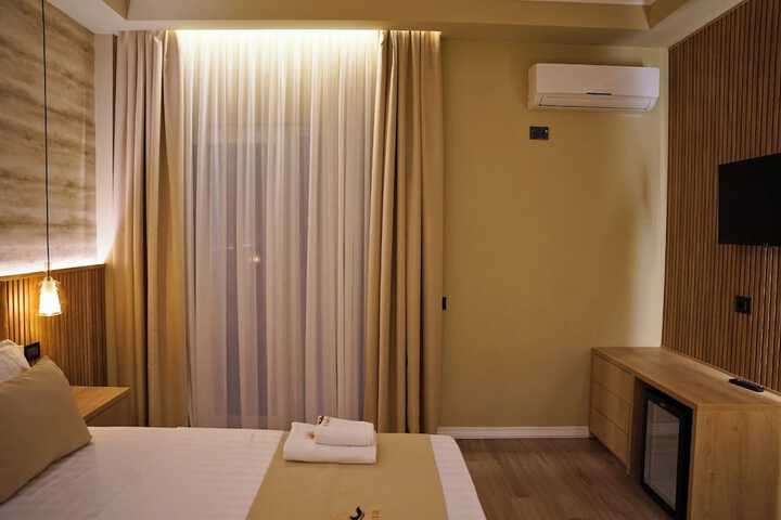 Room 7 of 18