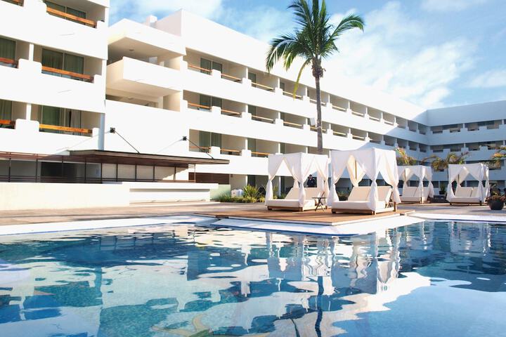 Pools & Facilities