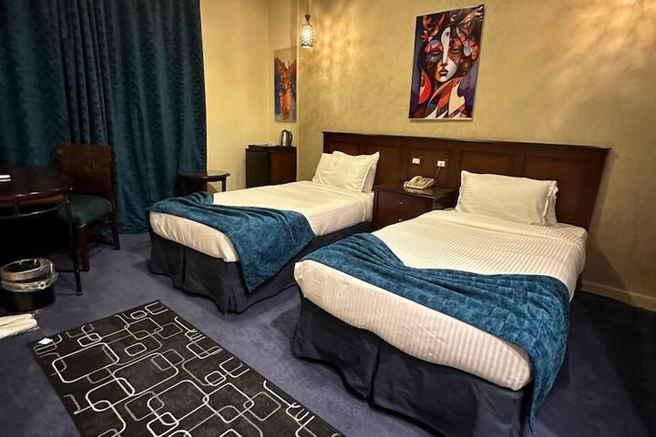 Room 27 of 90