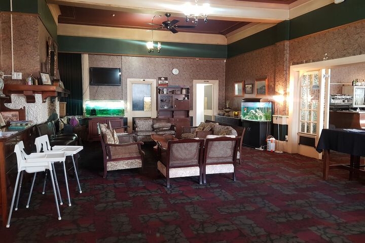 Lounge 27 of 27