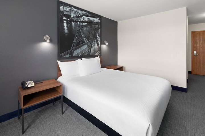 Room 32 of 74