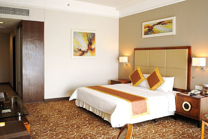 Room 8 of 42