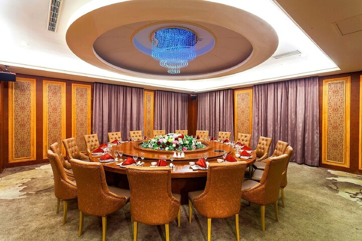 Ballroom/Hall 76 of 86