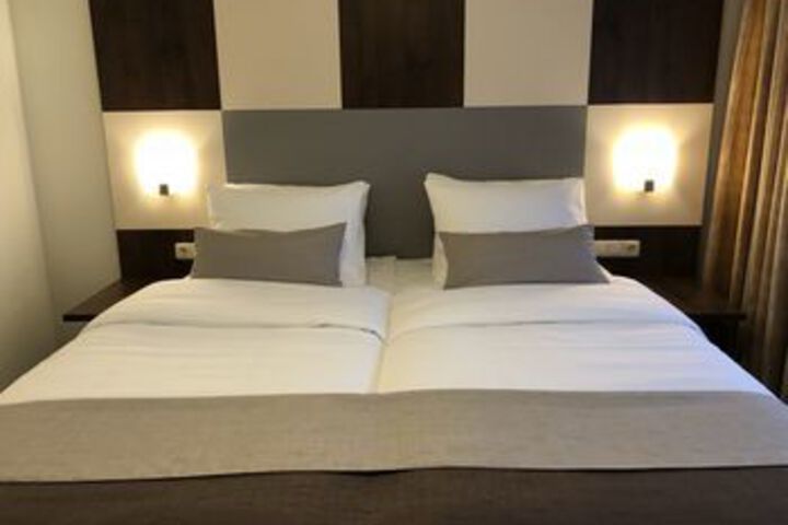 Room 38 of 77