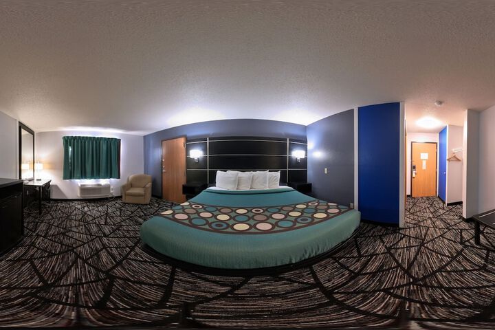 1 King Bed (10 of 17)