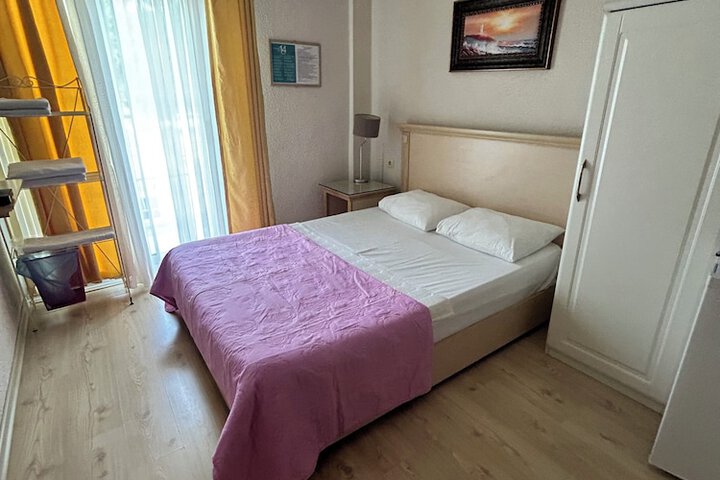 Room 28 of 96