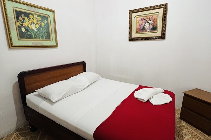 Room 9 of 25